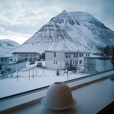 Apartment With Amazing Mountain View Bolungarvík Exteriör bild