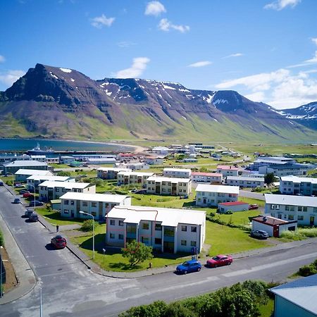 Apartment With Amazing Mountain View Bolungarvík Exteriör bild