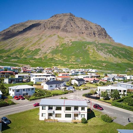 Apartment With Amazing Mountain View Bolungarvík Exteriör bild