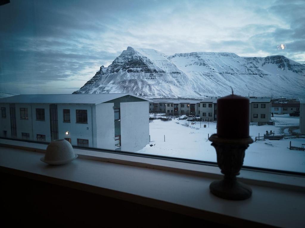 Apartment With Amazing Mountain View Bolungarvík Exteriör bild