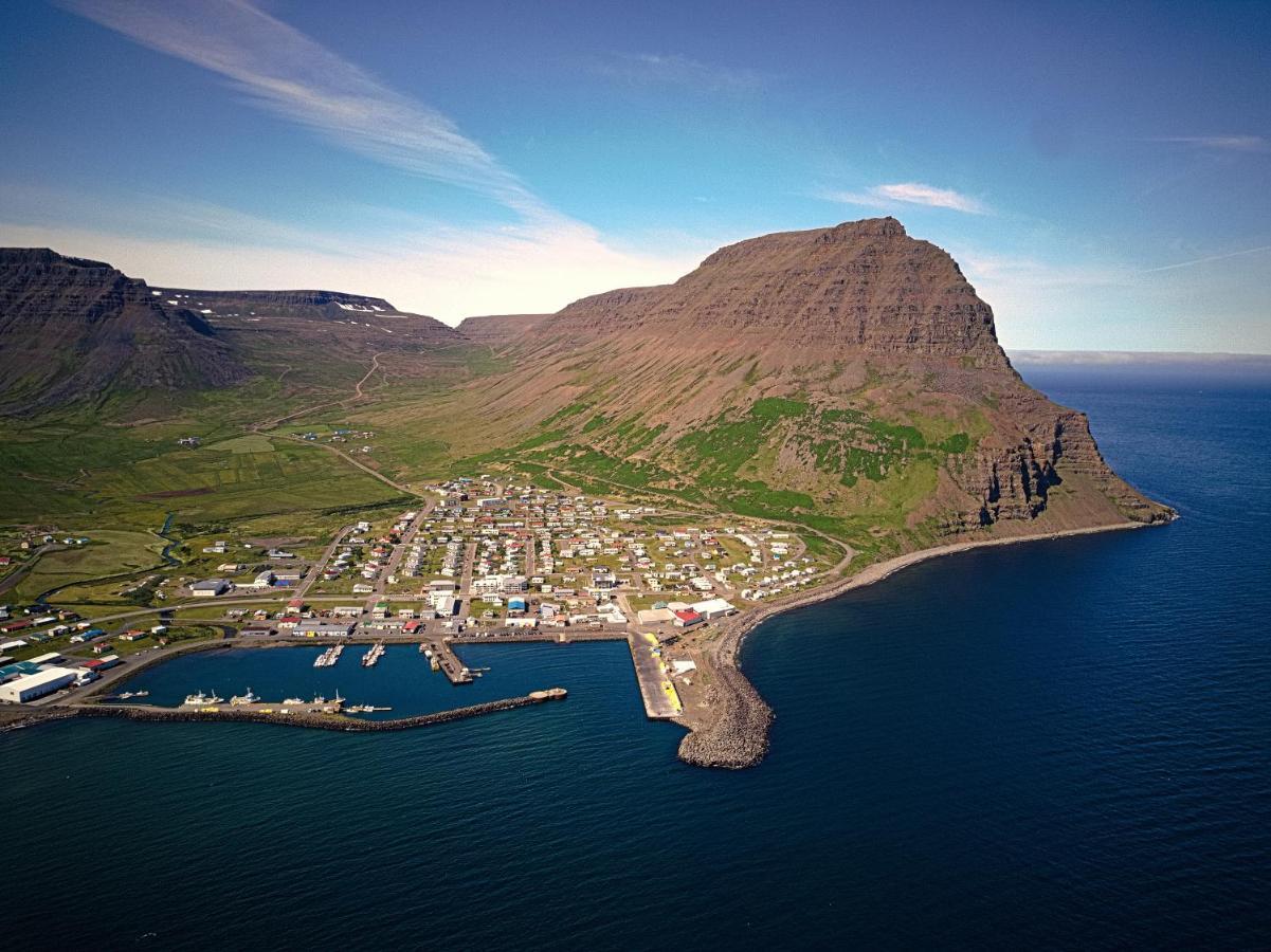 Apartment With Amazing Mountain View Bolungarvík Exteriör bild