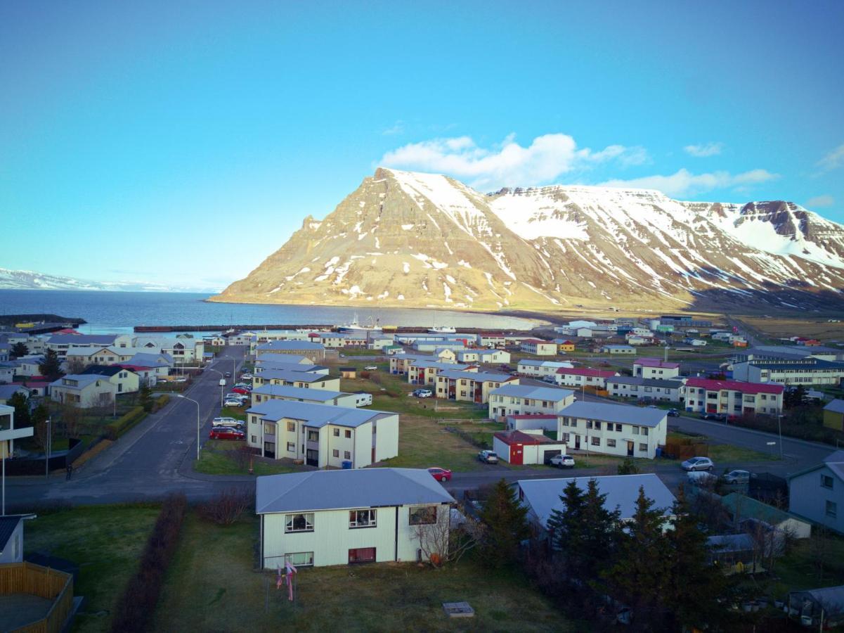 Apartment With Amazing Mountain View Bolungarvík Exteriör bild