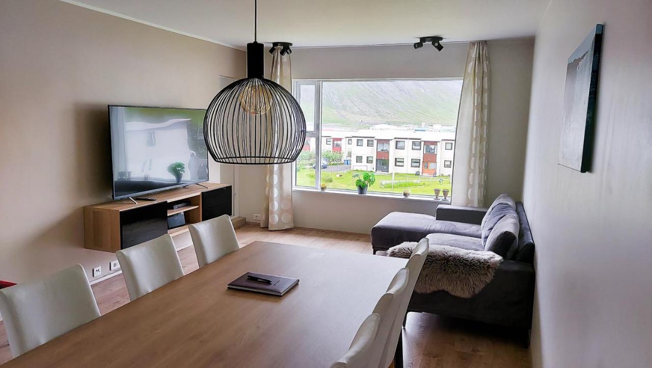 Apartment With Amazing Mountain View Bolungarvík Exteriör bild