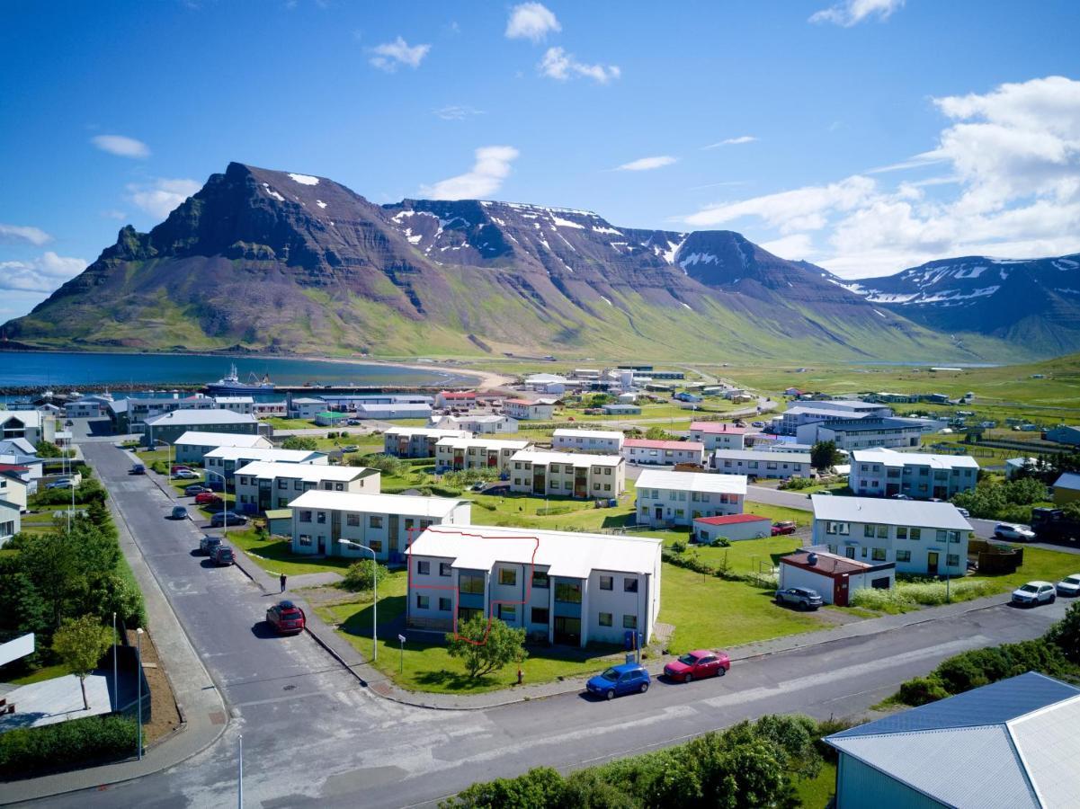 Apartment With Amazing Mountain View Bolungarvík Exteriör bild